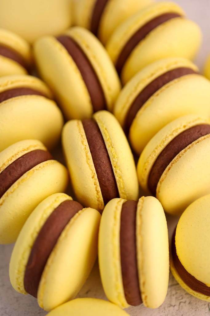 banana macarons