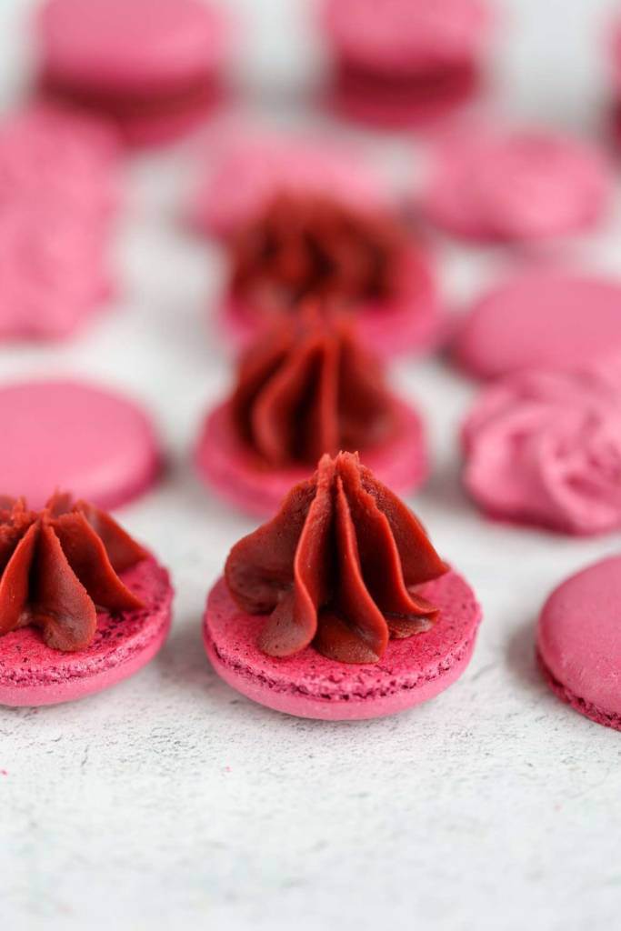 red velvet macarons