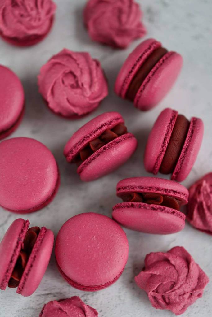 red velvet macarons