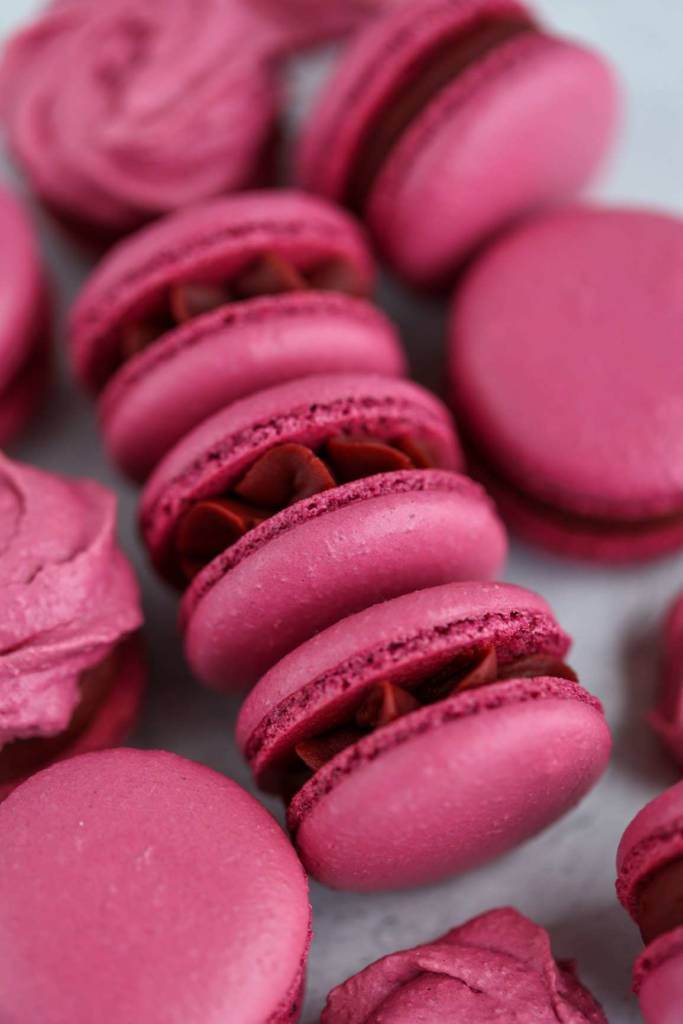 red velvet macarons