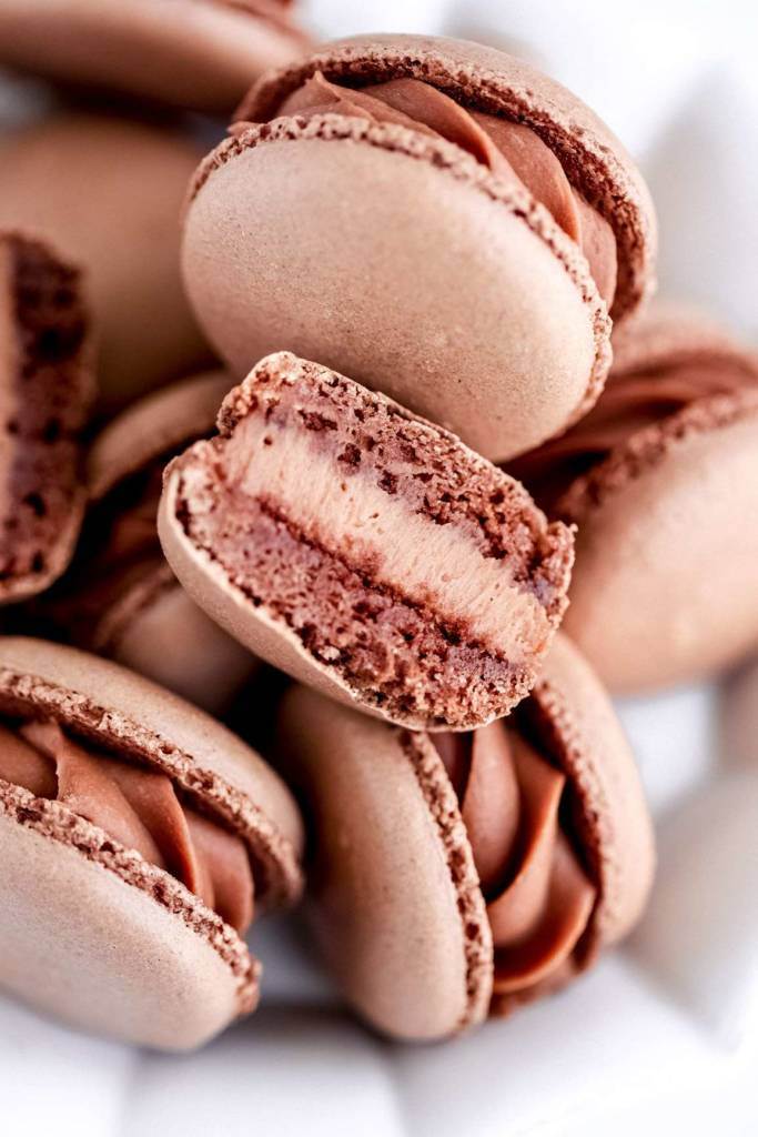 chocolate cheesecake macarons