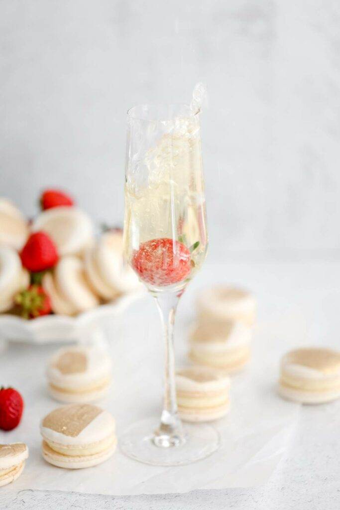 strawberry champagne macarons