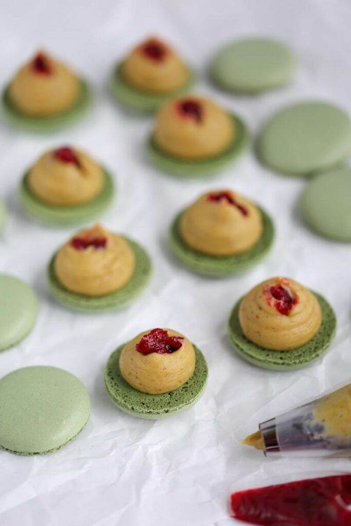 pistachio raspberry macarons