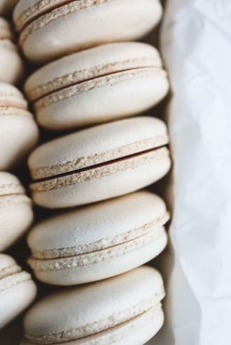 french meringue macarons shells