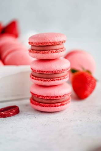 strawberry macarons