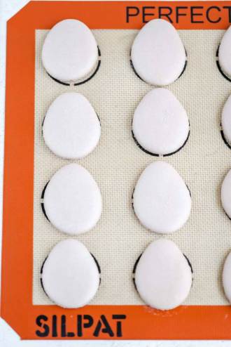 egg shaped macarons